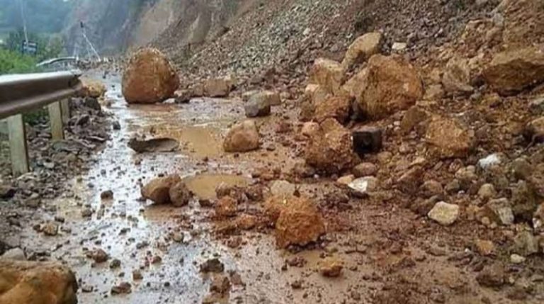 उत्तराखंड में बारिश से जनजीवन अस्त-व्यस्त, कई मार्ग बाधित…