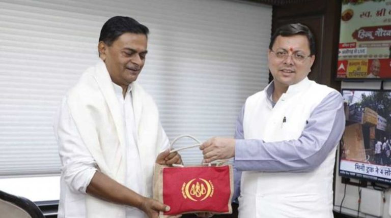 दिल्ली दौरे पर सीएम धामी, केंद्रीय ऊर्जा मंत्री से मुलाकात