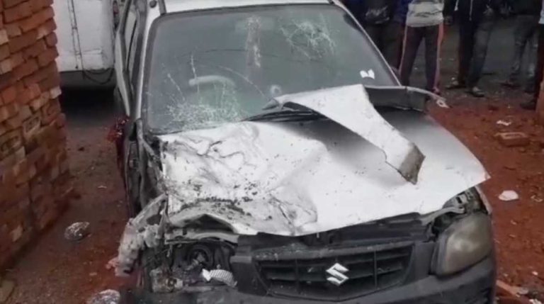 मसूरीः रोडवेज बस और अल्टो कार में जबरदस्त भिड़ंत, कार