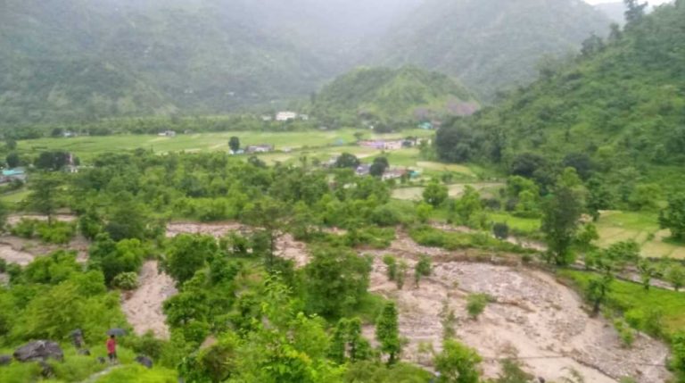 नैनीताल में अतिवृष्टि से फसले नष्ट, घरों में घुसा मलबा,