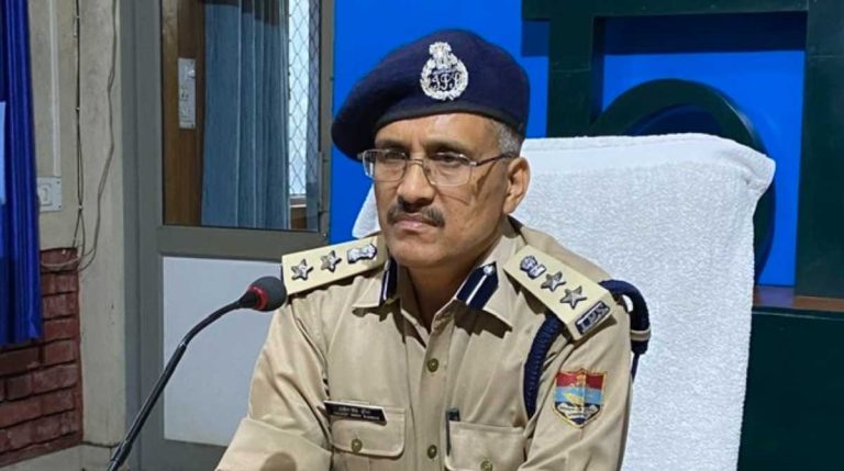 देहरादूनः ड्यूटी पर लापरवाही बरतने पर इन पुलिसकर्मियों पर हुई