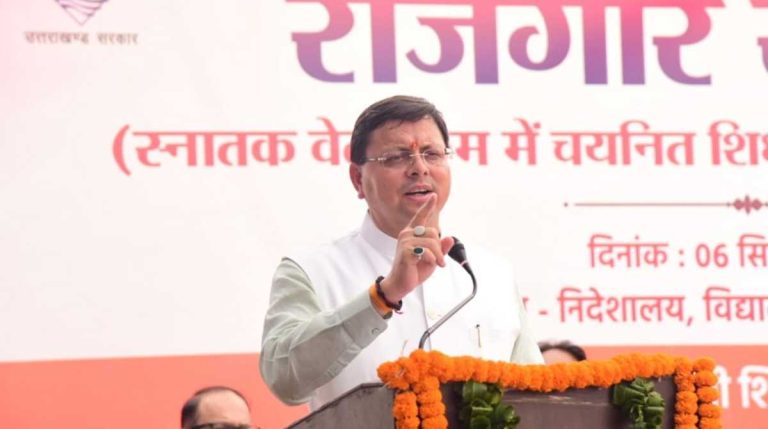 सीएम धामी ने किए सहायक अध्यापकों को नियुक्ति पत्र प्रदान,