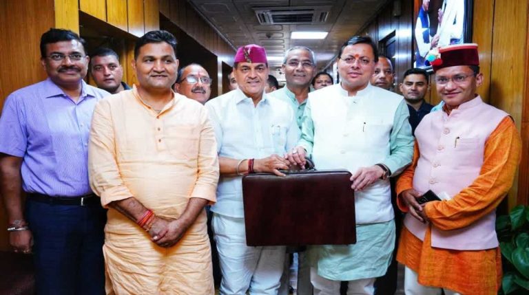 वित्त मंत्री प्रेमचंद्र अग्रवाल ने किया सदन में अनुपूरक बजट,
