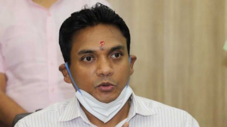 हल्द्वानी पहुंचा स्वास्थ्य सचिव का काफिला, अधिकारियों की लगाई क्लास…