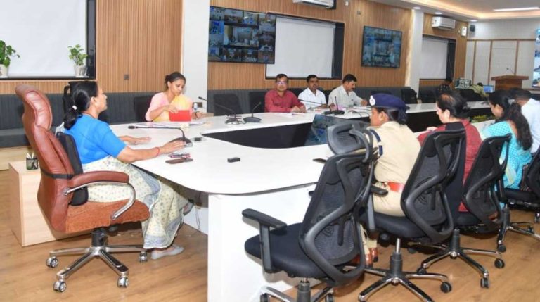 मजदूरों के बच्चों की शिक्षा के लिए मोबाइल स्कूलों की
