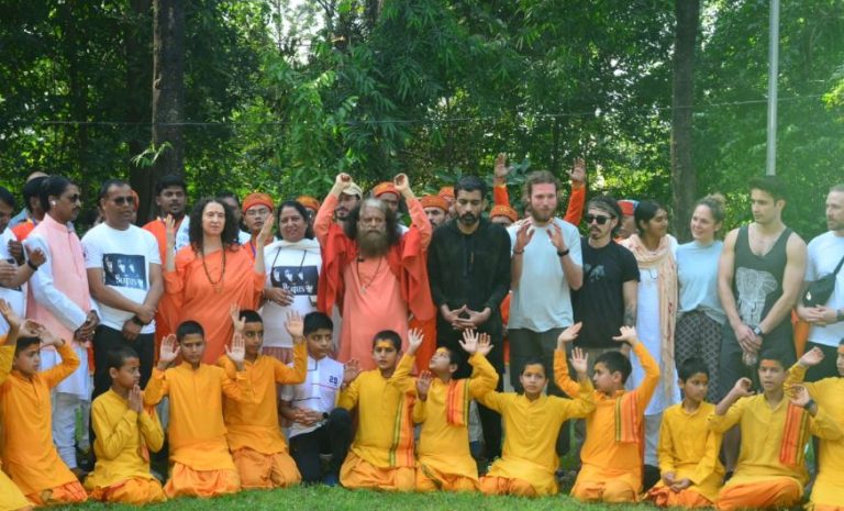 84 कुटिया हेरिटेज वॉक रहा ‘द बिटल्स एंड द गंगा