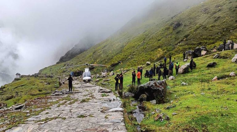 गरुड़चट्टी के पास हेलीकॉप्टर को करवाई गई आपातकाल लैंडिंग, जानें