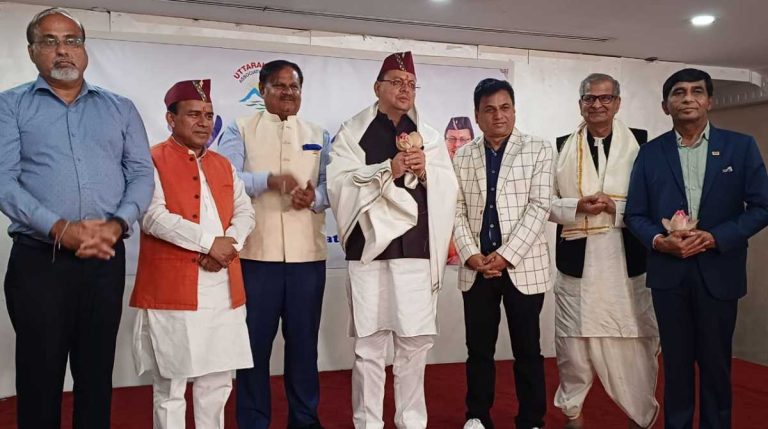 सीएम धामी का दुबई में हुआ ऐसे स्वागत, उत्तराखण्डी टोपी