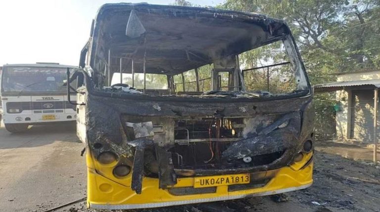 नैनीताल में एक स्कूल बस में लगी भीषण आग, इतने