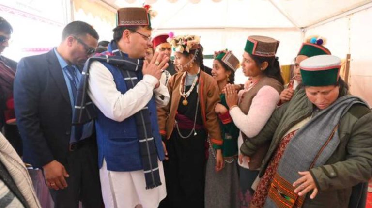 सीएम ने उत्तरकाशी में किया रोड शो, लगभग 291 करोड़ की