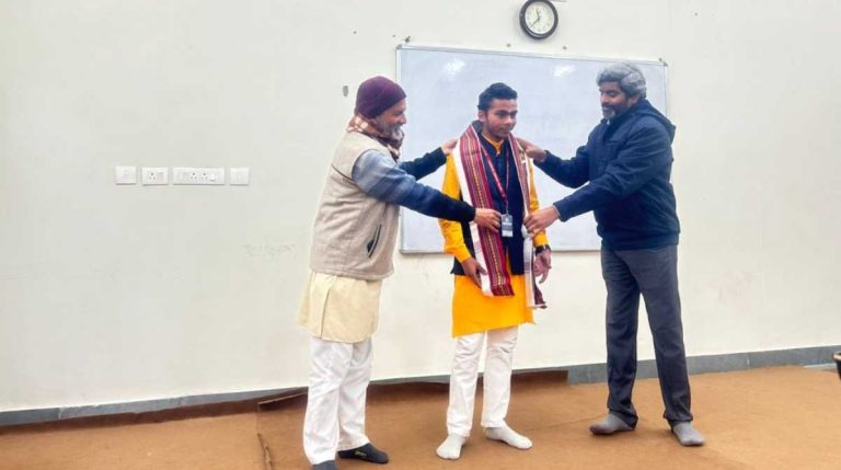 केंद्रीय संस्कृत विश्वविद्यालय श्री रघुनाथ कीर्ति परिसर देवप्रयाग के छात्र