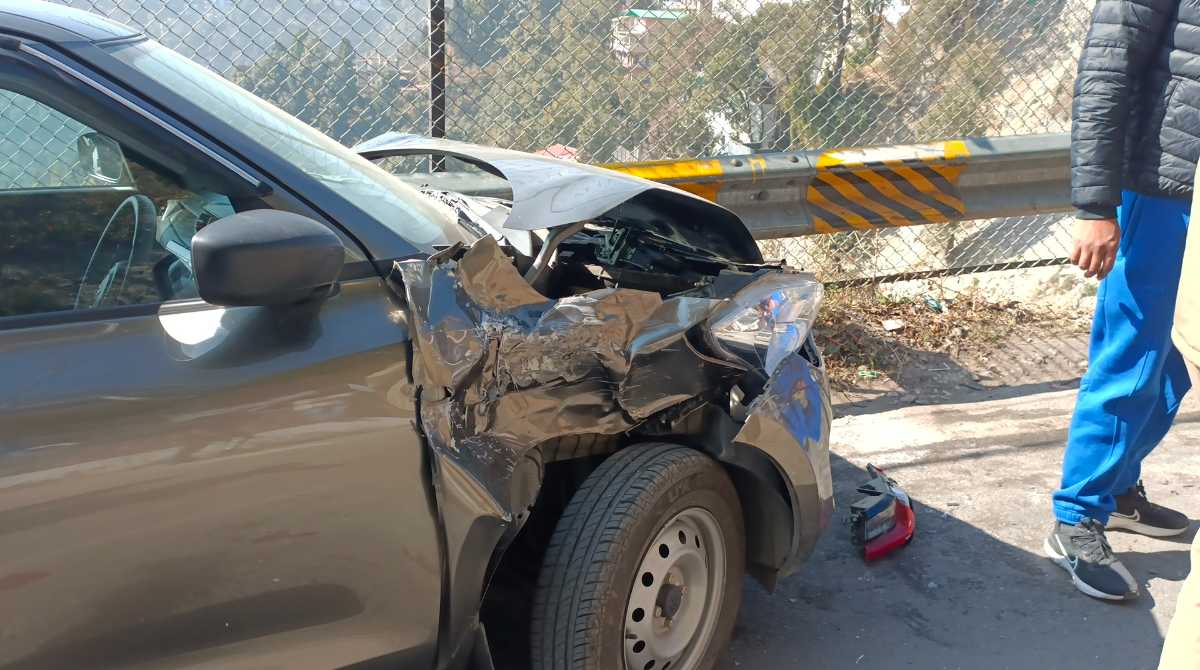 मसूरीः रोडवेज की बस दुर्घटनाग्रस्त, कई वाहनों को मारी टक्कर…