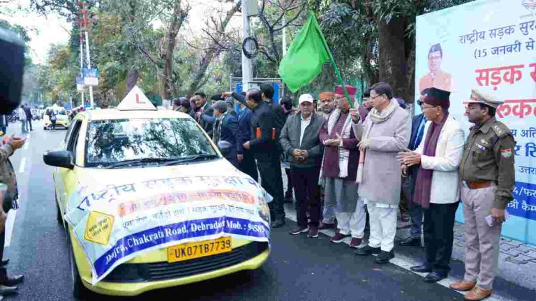 सड़क सुरक्षा कैलेण्डर और सड़क सुरक्षा पर आधारित डाटा बुक