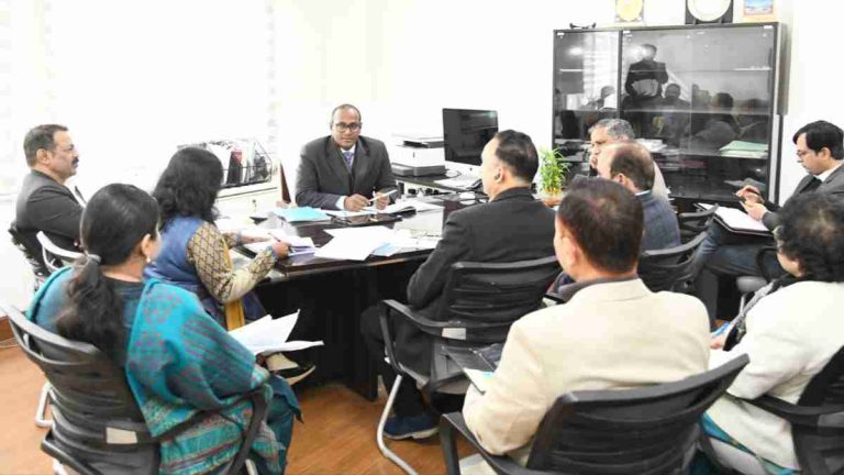 मुख्य निर्वाचन अधिकारी के निर्देश वोटर जागरूकता कार्यक्रम पर दिया