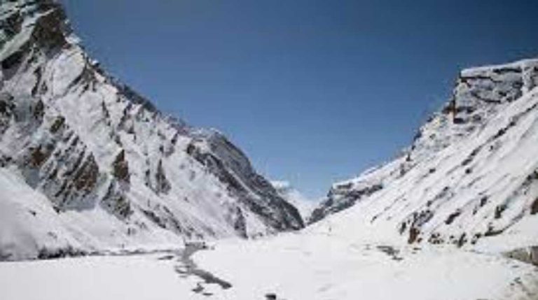 हिमखंड टूटने से मार्ग बंद, बर्फीले तूफान से आमजन परेशान…