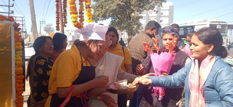 उत्तराखंड में मिसाल बनी ट्रांसजेंडर अदिति शर्मा, की फूड ट्रक