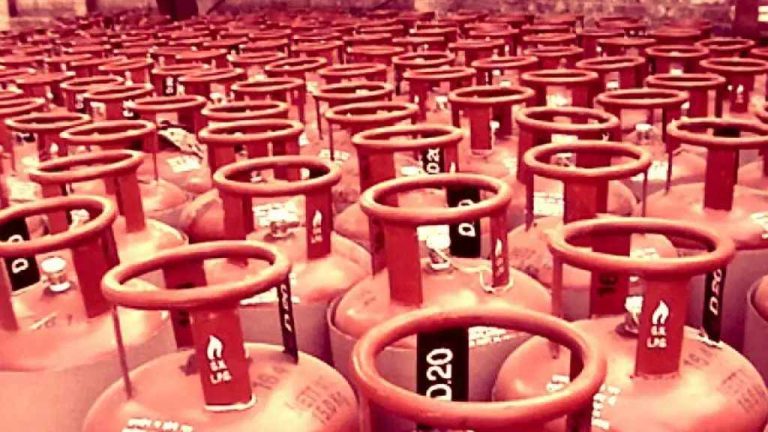 LPG ग्राहकों को झटका, गैस सिलेंडर के दामों में फिर