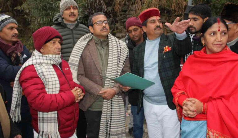 अपर सचिव सी. रविशंकर ने आज गंगोत्री मार्ग पर शीतकालीन