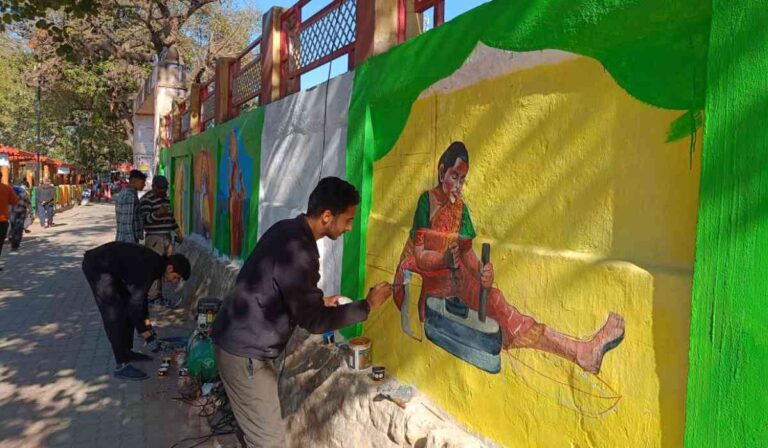 उत्तरायणी मेले की तैयारियों को लेकर डीएम ने की अधिकारियों