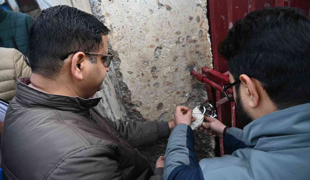 देहरादून: जिला प्रशासन की बड़ी कार्यवाही, नियम विरूद्ध संचालित गैस
