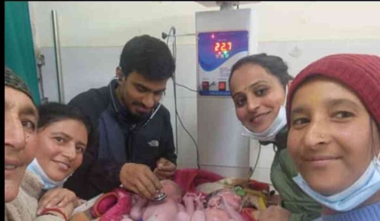 प्राथमिक स्वास्थ्य केन्द्र मोरी में गर्भवती महिला ने दो जुड़वा