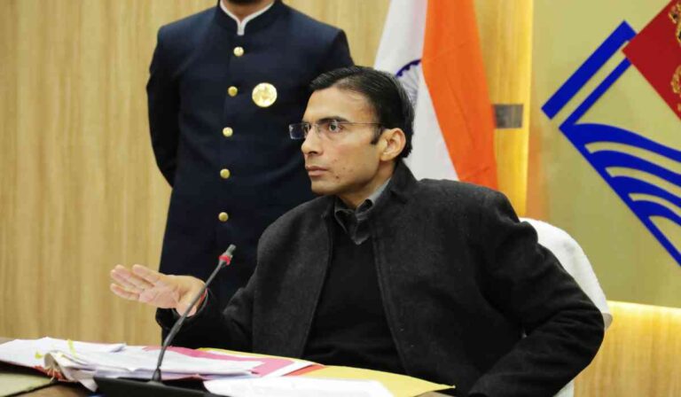 डीएम सख्तः निर्माण शर्तों का उल्लंघन करने वालों पर दर्ज