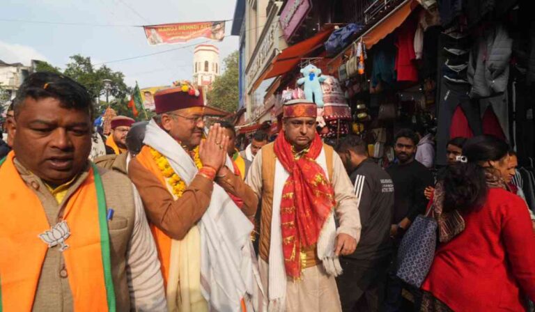बीजेपी मेयर प्रत्याशी सौरभ थपलियाल ने महानगर अध्यक्ष के नेतृत्व