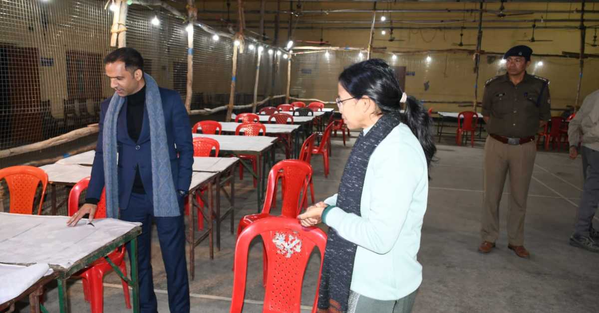 डीएम आशीष भटगांई ने बीडी पांडे डिग्री कालेज में स्ट्रांग