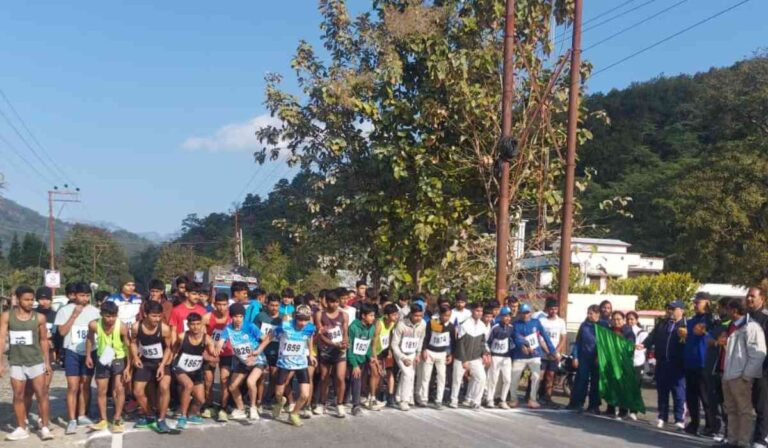 राष्ट्रीय युवा दिवस के उपलक्ष्य में मैराथन दौड़ आयोजित की