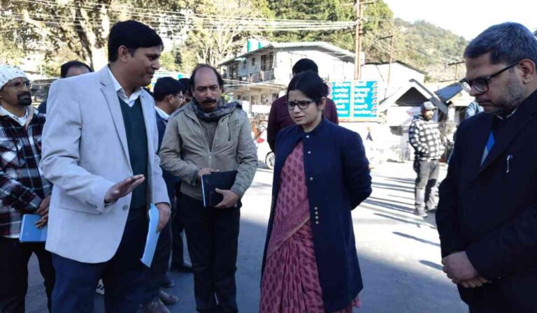 डीएम ने किया सिंचाई विभाग द्वारा किए जा रहे कार्यों