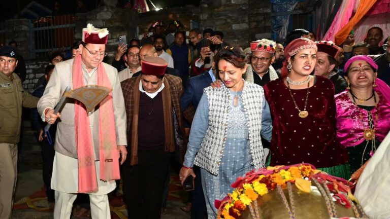मुख्यमंत्री धामी ने महासू मंदिर परिसर में आयोजित सांस्कृतिक कार्यक्रमों
