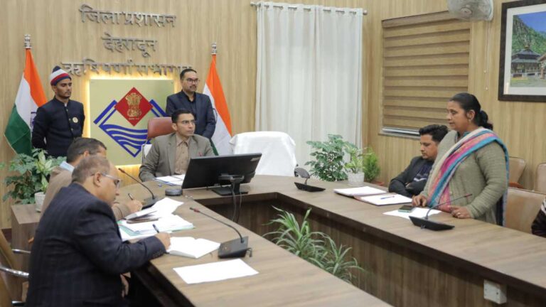 आखिर डीएम ने फिर लिया जनभावना के पक्ष में सख्त