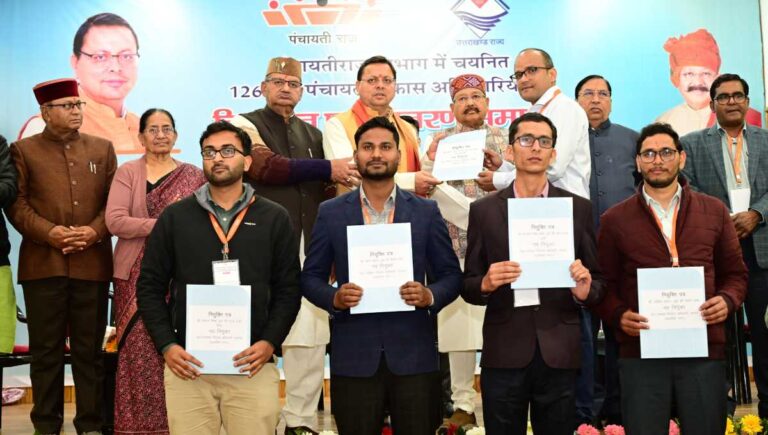 126 नव चयनित ग्राम पंचायत विकास अधिकारियों को मुख्यमंत्री ने