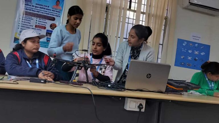 ड्रोन दीदी – वंचित वर्ग की बेटियां ड्रोन पायलट बन