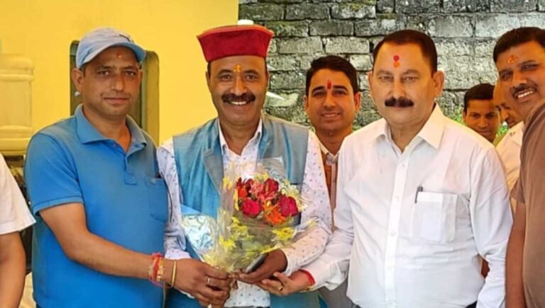 भाजपा जिलाध्यक्ष नियुक्त होने पर नागेंद्र चौहान को पूर्व विधायक