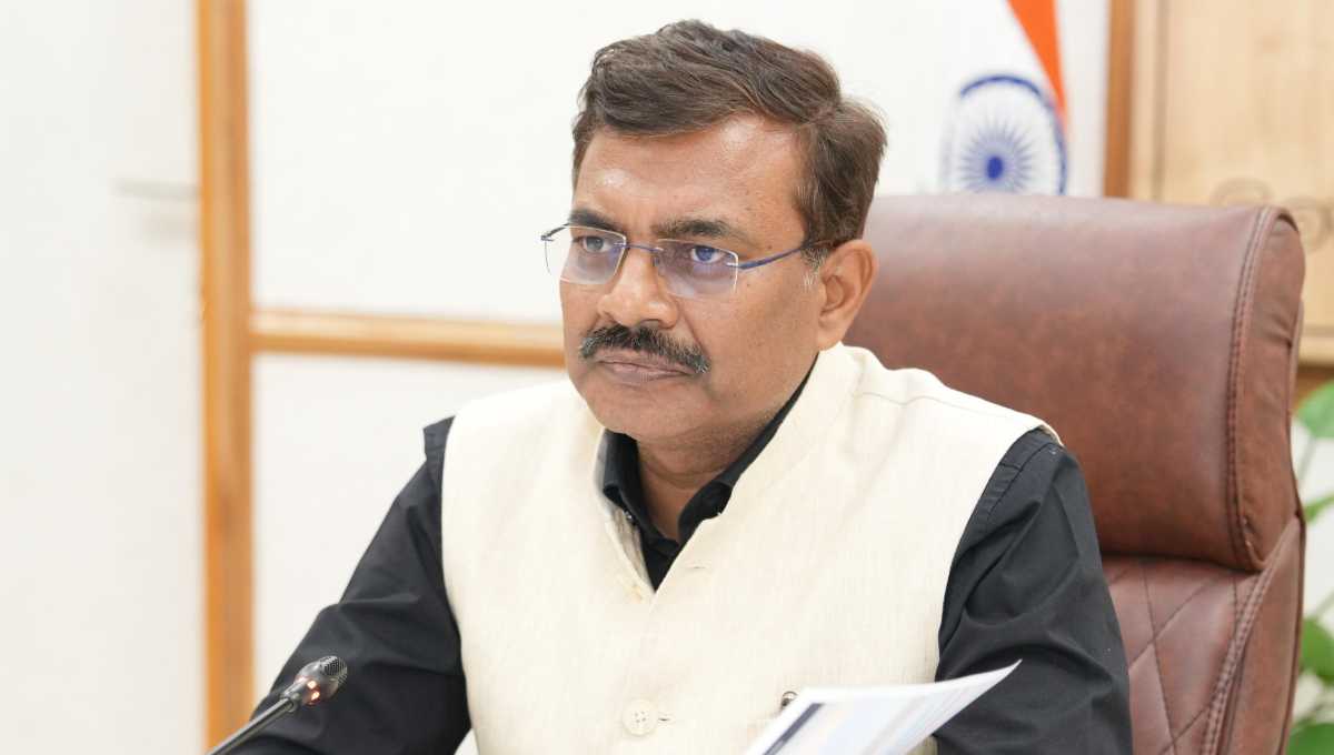 अपर मुख्य सचिव आनन्द बर्द्धन ने सचिवालय में नाबार्ड की