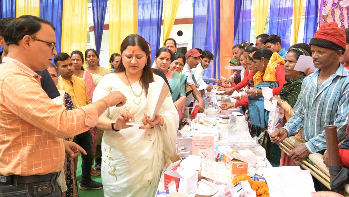 अगस्तमुनि खेल मैदान में आयोजित हुआ निःशुल्क स्वास्थ्य शिविर, 2000