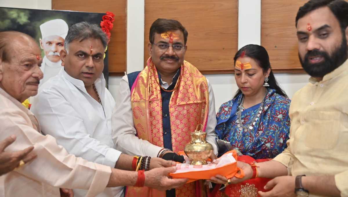 मुख्य सचिव आनन्द बर्द्धन ने चारधाम यात्रा की तैयारियों को