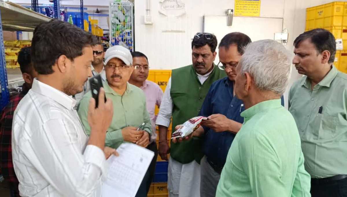 ब्लिंकिट के दो स्टोरों पर एफडीए की बड़ी कार्रवाई, एक्सपायरी