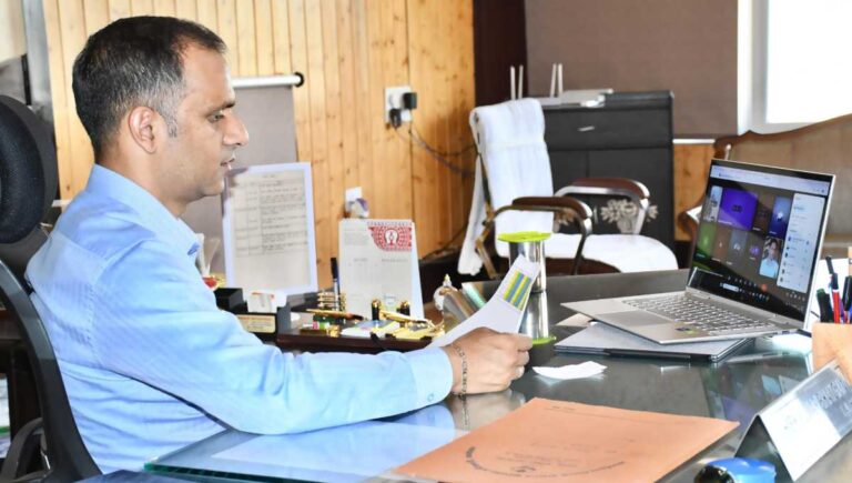 पेंशन आधार सीडिंग व यूसीसी पंजीकरण में तेजी लाएं: डीएम
