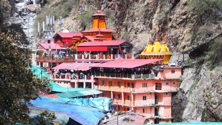 गंगोत्री यमुनोत्री कपाटोद्घाटन के अवसर पर मुख्यमंत्री ने की विशेष