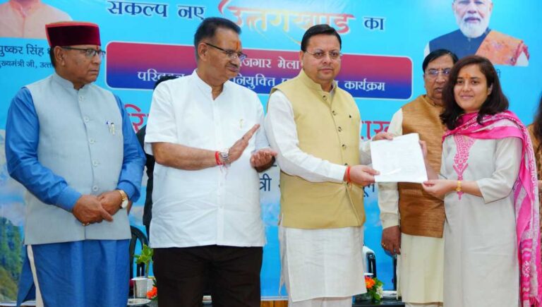 सीएम धामी ने 112 नवनियुक्त परिवहन आरक्षियों को नियुक्ति पत्र