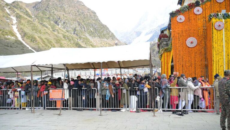 केदारनाथ में लगा बाबा के भक्तों का तांता, दो दिनों