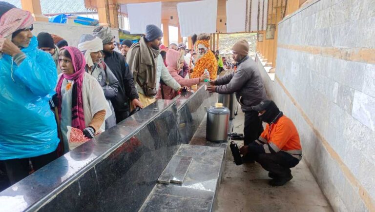 केदारनाथ धाम में तीर्थ यात्रियों को मिल रही राहत, आस्था