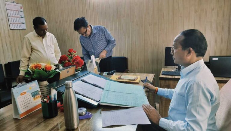 अपर जिलाधिकारी पीएल शाह ने किया शिक्षा विभाग कार्यालय उत्तरकाशी