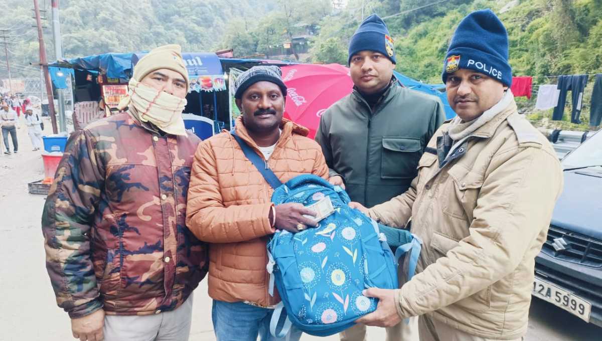 केदारनाथ धाम यात्रा पर आये श्रद्धालु का खोया हुआ बैग