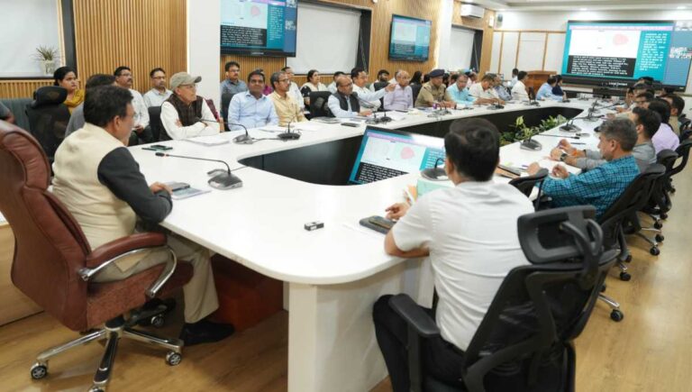 मुख्य सचिव आनंद बर्धन की अध्यक्षता में हुई महत्वपूर्ण बैठक