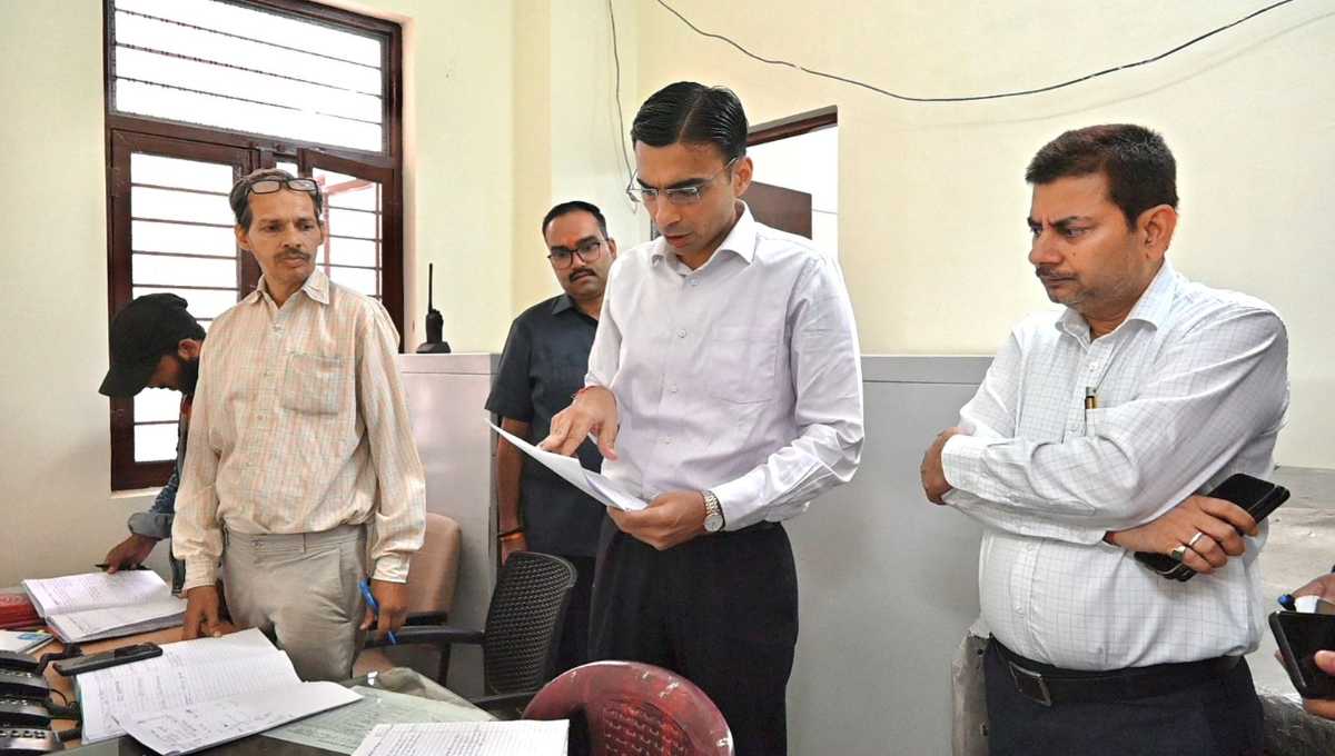 डीएम ने जांची अपने एकीकृत आपदा कन्ट्रोलरूम की नब्जः आला