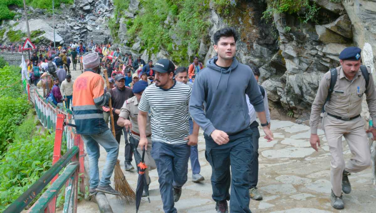 कार्यभार ग्रहण करते ही नवनियुक्त जिलाधिकारी प्रतीक जैन ने पैदल