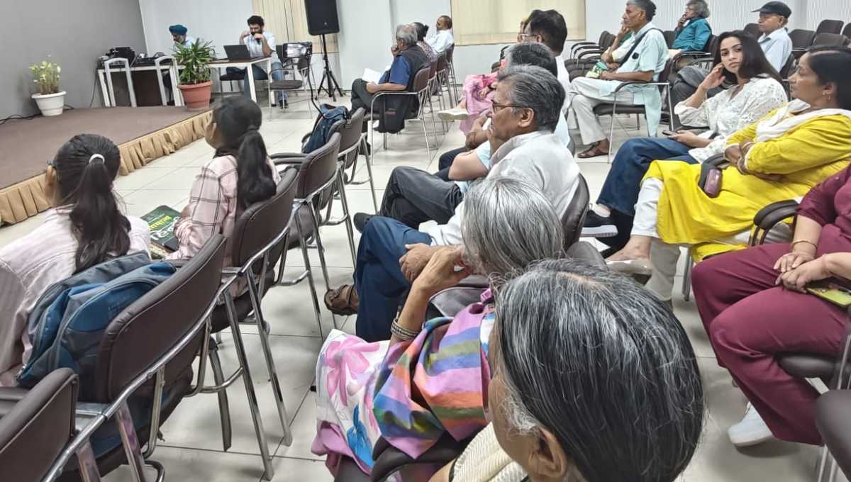 दून पुस्तकालय में ओडिया भाषा और लघु कथाएँ विषय पर